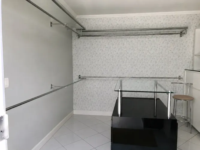 Instalação de loja de roupas