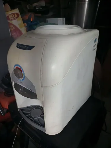 Gelagua de coluna e mesa.