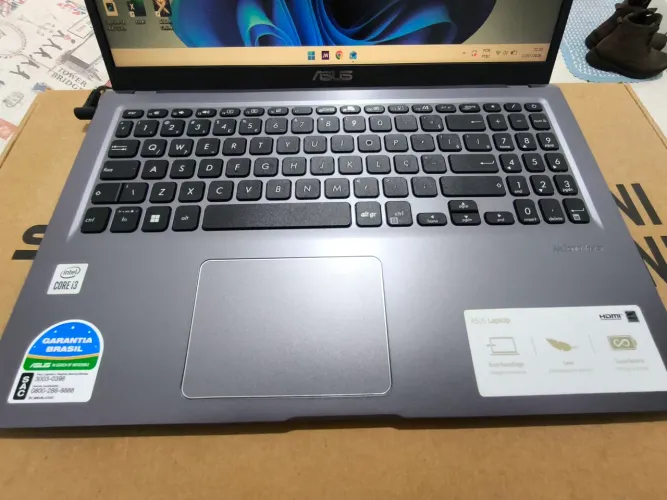 Notebook ASUS i3 SEM DETALHES
