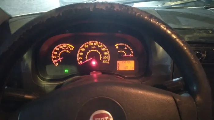 Fiat Siena Tetrafuel 1.4 MPI Fire Flex 8V 4P 2010