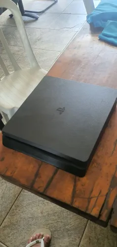 Ps4 slim em perfeitas condições