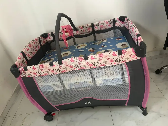 Berço portátil completo com colchão