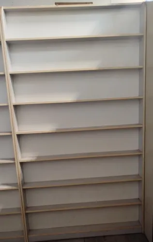 Prateleira de parede em MDF L1,15m, A2,10m, 0,10 de profundidade c/8 repartições