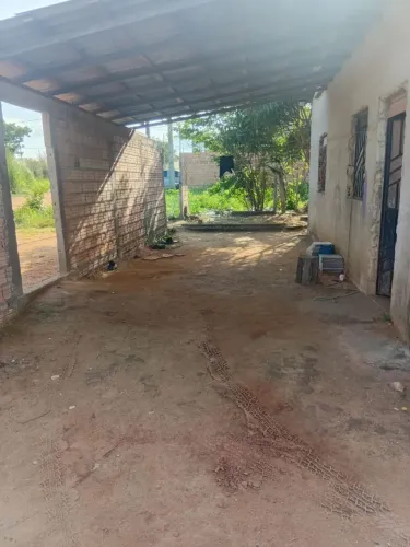 Vendo uma casa no joao de barro com tres quartos sala cozinha 