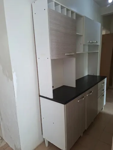 Armário de cozinha, com 2 mts de altura e 1,62 de comprimento.