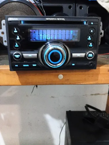 Vende-se este som de carro tocando AM FM Pendrive e