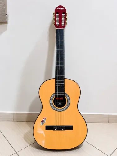Violão para iniciantes.