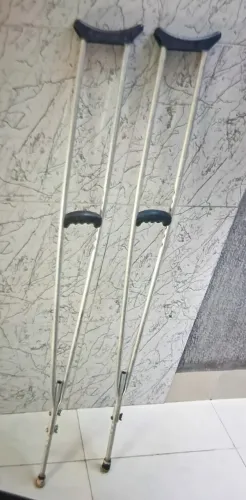 Vendo muletas de alumínio 100 reais
