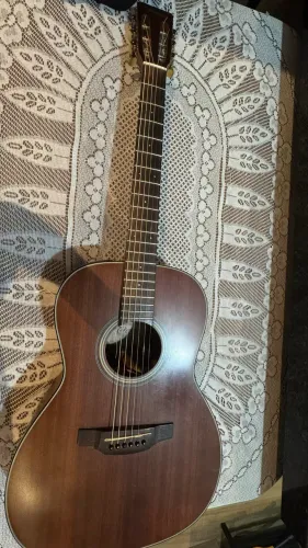 Vende-se ou troca violão Takamine , trocou por Taylor gs mini