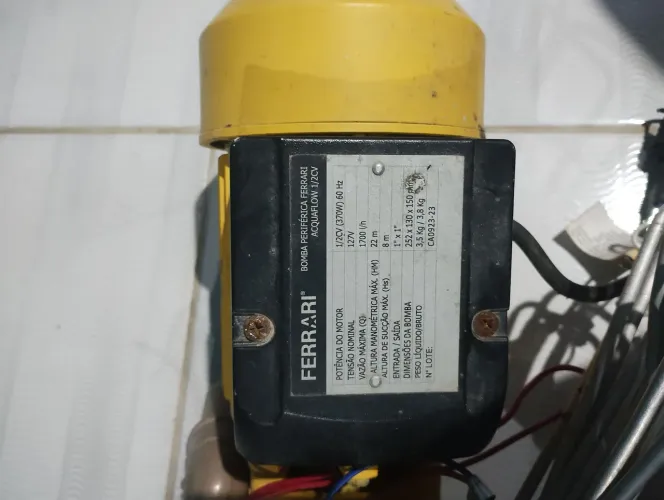 Vendo uma bomba d'água