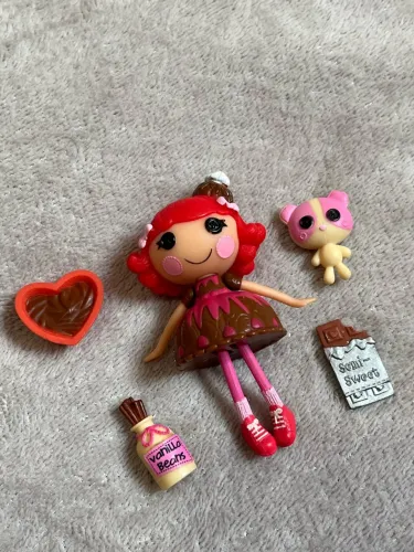Mini Lalaloopsy Choco Whirl-N-Swirl com Acessórios ?