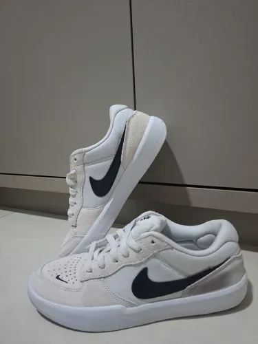 Tênis Nike USB Force 58 tamanho 37 com defeito