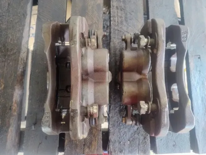 Par pinças freio dianteiras para Toyota Hilux/SW4