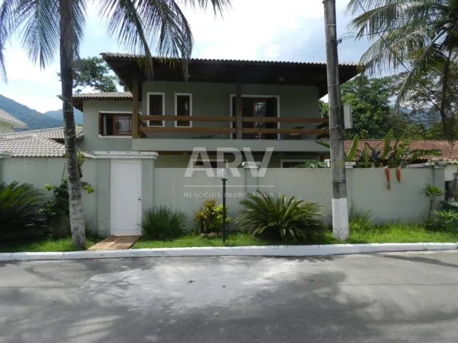 Casa mobiliada com 4 quartos, piscina e vista para a montanha em Vargem Grande
