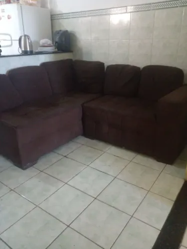 Vendo sofá usada mas conservado de canto valor  200 reais 
