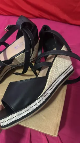 VENDO ESTA SANDALHA FEMININA DE SALTO N 38 ORIGINAL POUCO USADA DESAPEGO