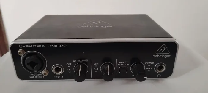 Interface de áudio USB Behringer U-Phoria UMC22