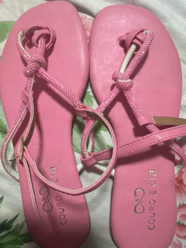 Rasteirinha de couro rosa da COURO E CIA