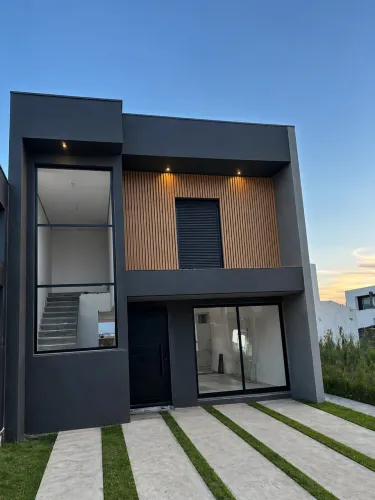 CASA NO CONDOMÍNIO VALE VILLE | ALTO PADRÃO