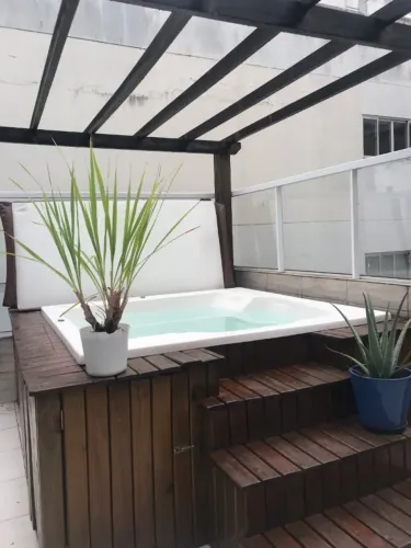 Locação Anual - Loft Mobiliado com 1 vaga no Bairro Pioneiros - Balneário Camboriú