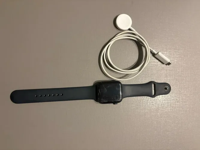 Apple Watch SE 44mm Preta com Pulseira Preta