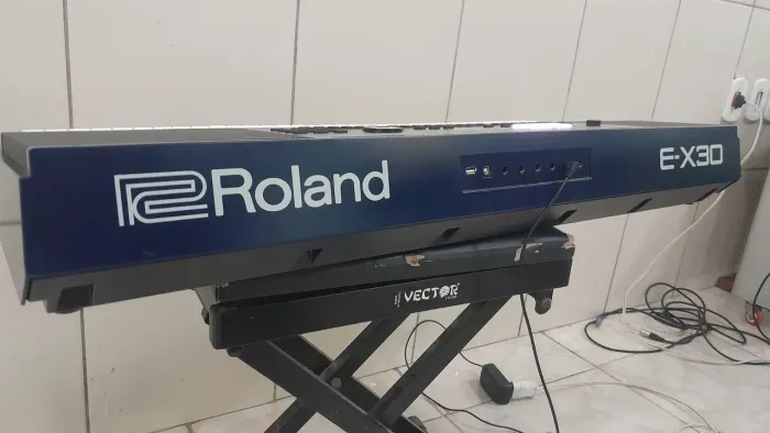 vendo o teclado roland ex30 no valor R$ 1500