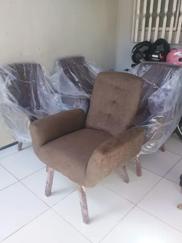 4 poltronas novas por 1400 