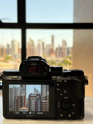 Câmera Sony A7II com 2 lentes 55-200mm e 16-50mm com bateria e carregar