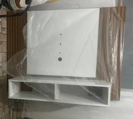 Rack Branca, com laterais de madeira