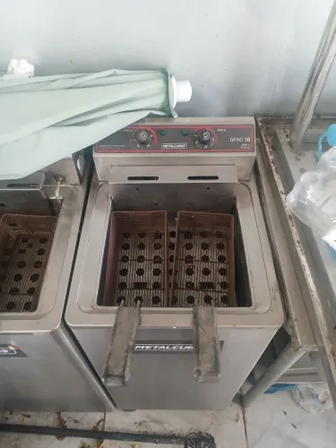 Vende-se fritadeira elétrica metalcubas