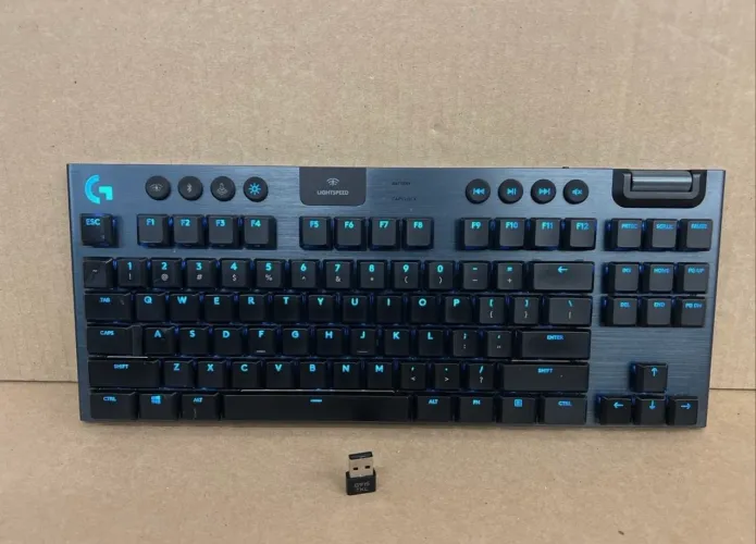 MOUSE G502 + TECLADO G915 TKL LOGITECH - PEÇAS DE MOSTRUÁRIO