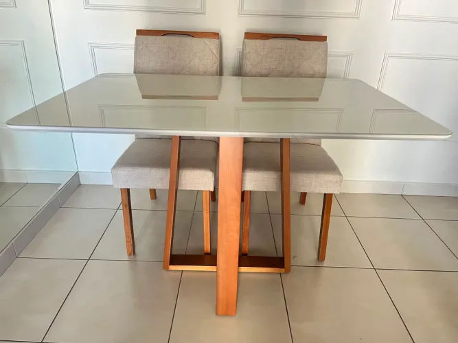 Mesa de madeira a pronta entrega
