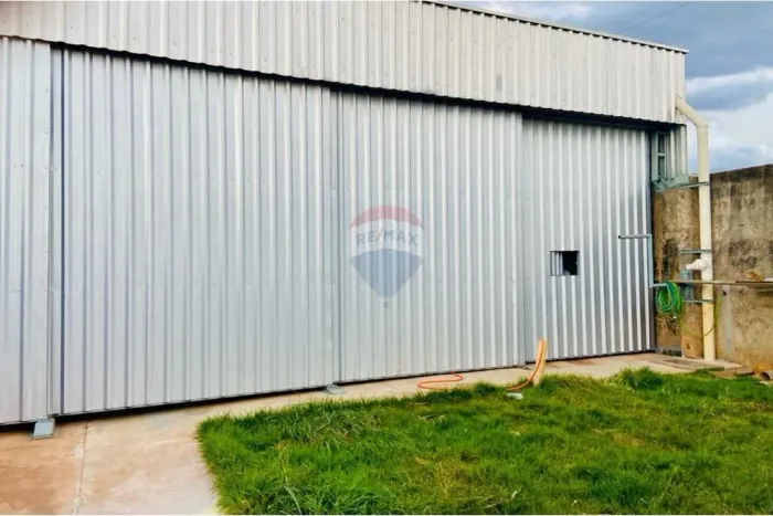 ¨Barracão Comercial á Venda em Localização Estratégica -Frente ao Village do Cerrado¨.