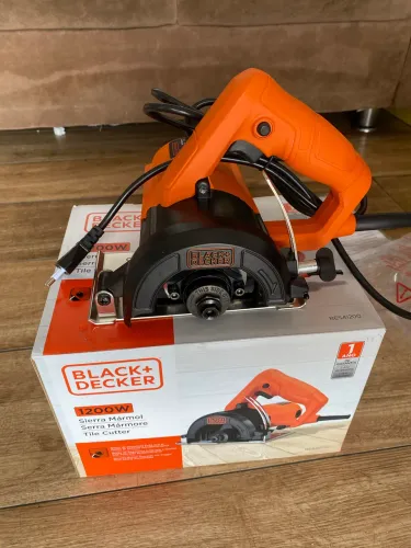 Serra mármore Black Decker 127V 1200W de potência.