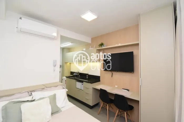 Studio Mobiliado para locação no Centro de Curitiba/PR