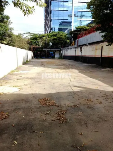TERRENO EM EXCELENTE LOCALIZAÇÃO