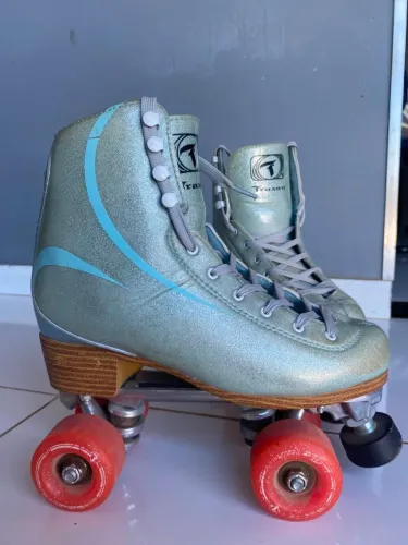 Patins muito conservado