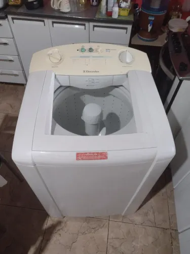 Máquina de lavar Eletrolux en excelente estado cesto enorme