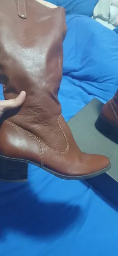 Bota de couro legítimo. Pouco uso, apenas 3 vezes paguei 450