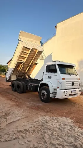CAMINHÃO CAÇAMBA 23220