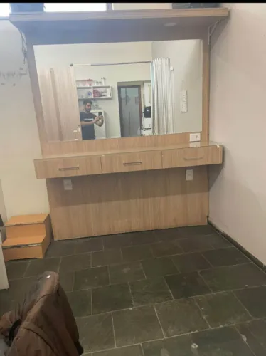 Bancada com Espelho e Gavetas