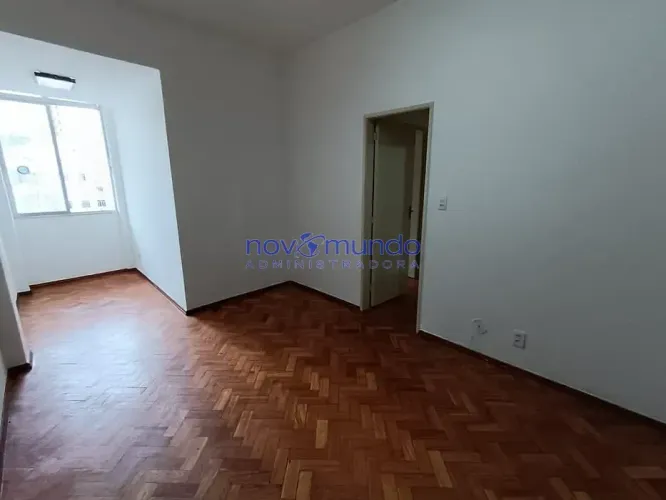 EXCELENTE APARTAMENTO QUARTO E SALA EM COPACABANA