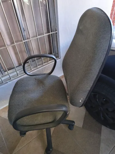 Vendo cadeiras de escritório excelente estado .por R$.180,00