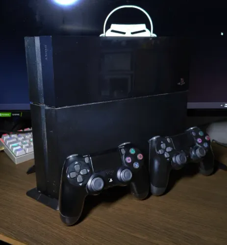 PS4 500GB FAT + 2 Controles + 4 Jogos | Completo