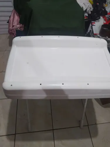 Porta banheira e trocador de bebê dobrável semi novo de 290,00 por apenas 70,00 reais