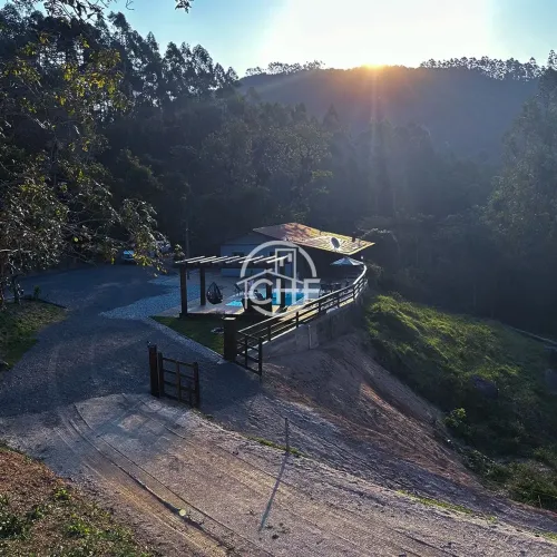 SEU REFÚGIO EM MEIO A NATUREZA