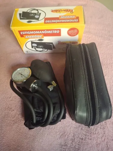 VENDO KIT ESFIGMOMANÔMETRO + ESTETOSCÓPIO.