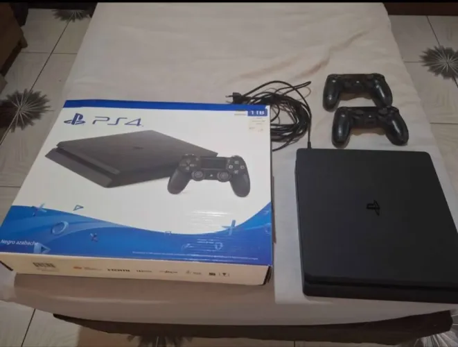 Ps4 C / 2 controles e 3 jogos no HD