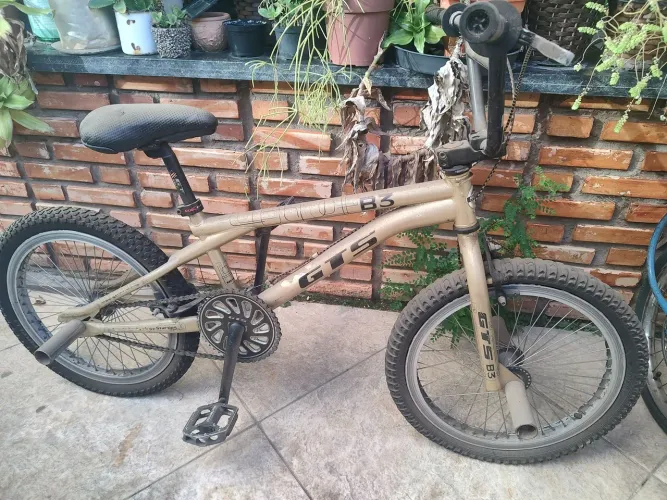Bicicleta BMX aro 20 uma GTS e uma Pro x s10 uma  Santosa toda em alumínio 