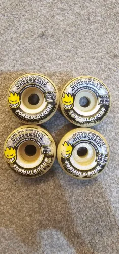 Rodas de Skate Spitfire Formula Four 54mm Conical R$220